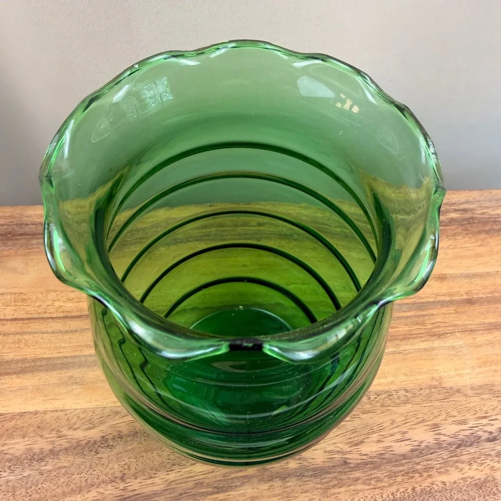 Anchor Hocking Emerald Green Glass Beehive Vase Ruffled Rim Vintage Mid Century